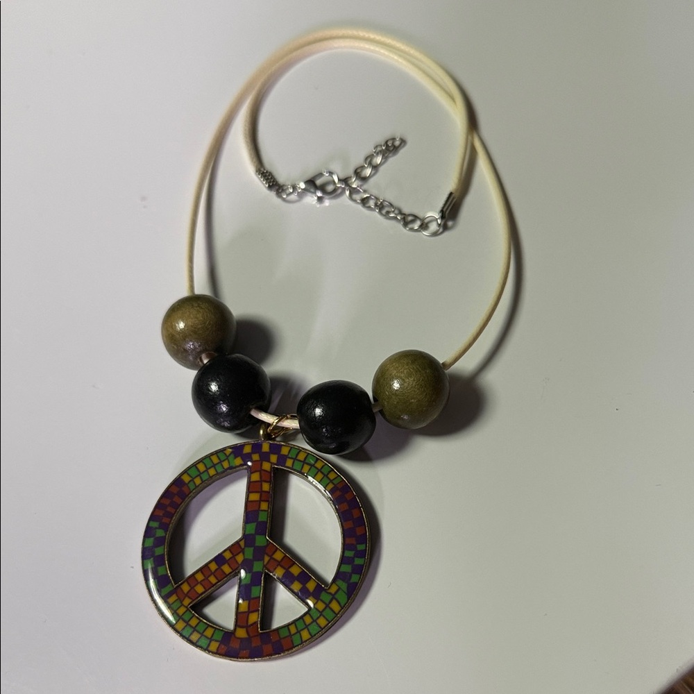 🧚🏻♀️ Colorful Boho Peace Sign Pendant Necklace 18” ☮️